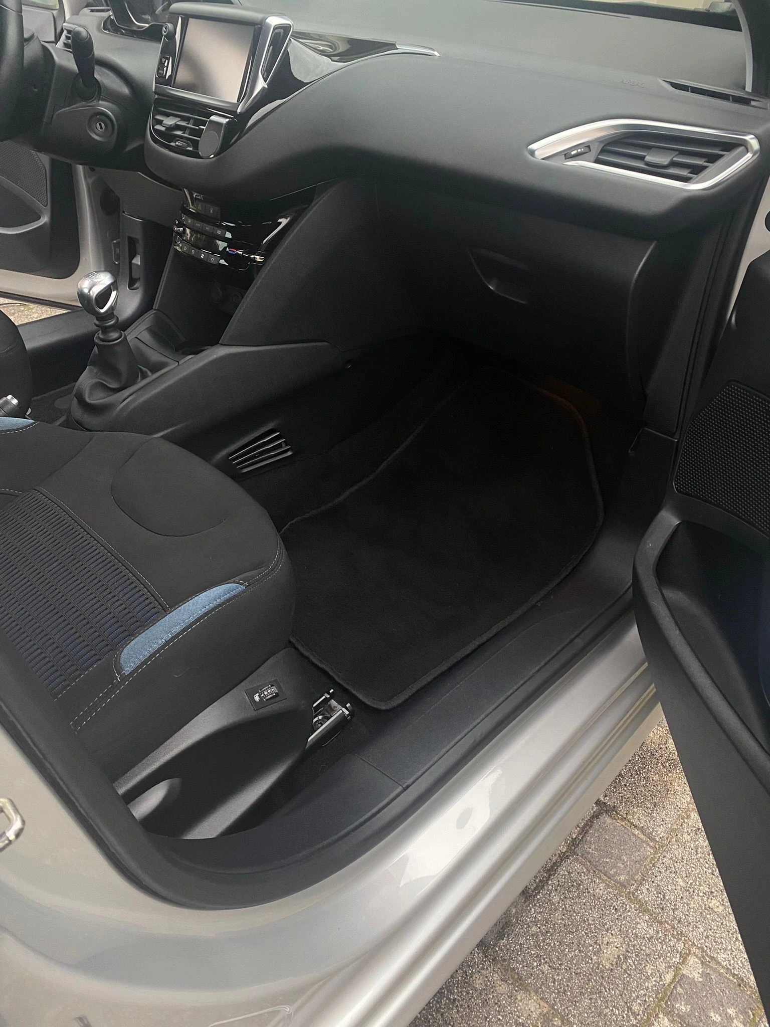 Peugeot 207 : après nettoyage par Letzy Clean