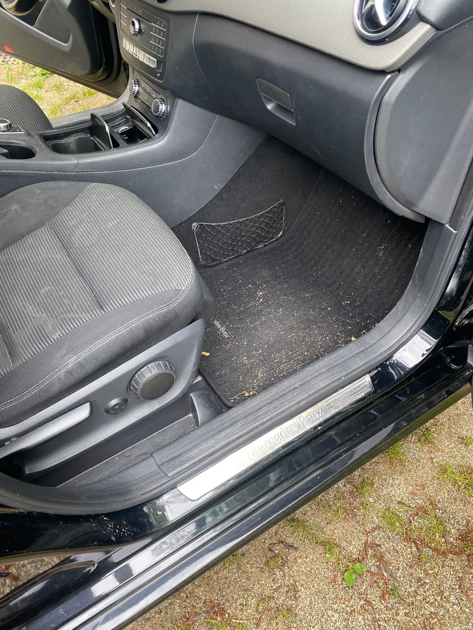 Mercedes Classe B : avant nettoyage par Letzy Clean
