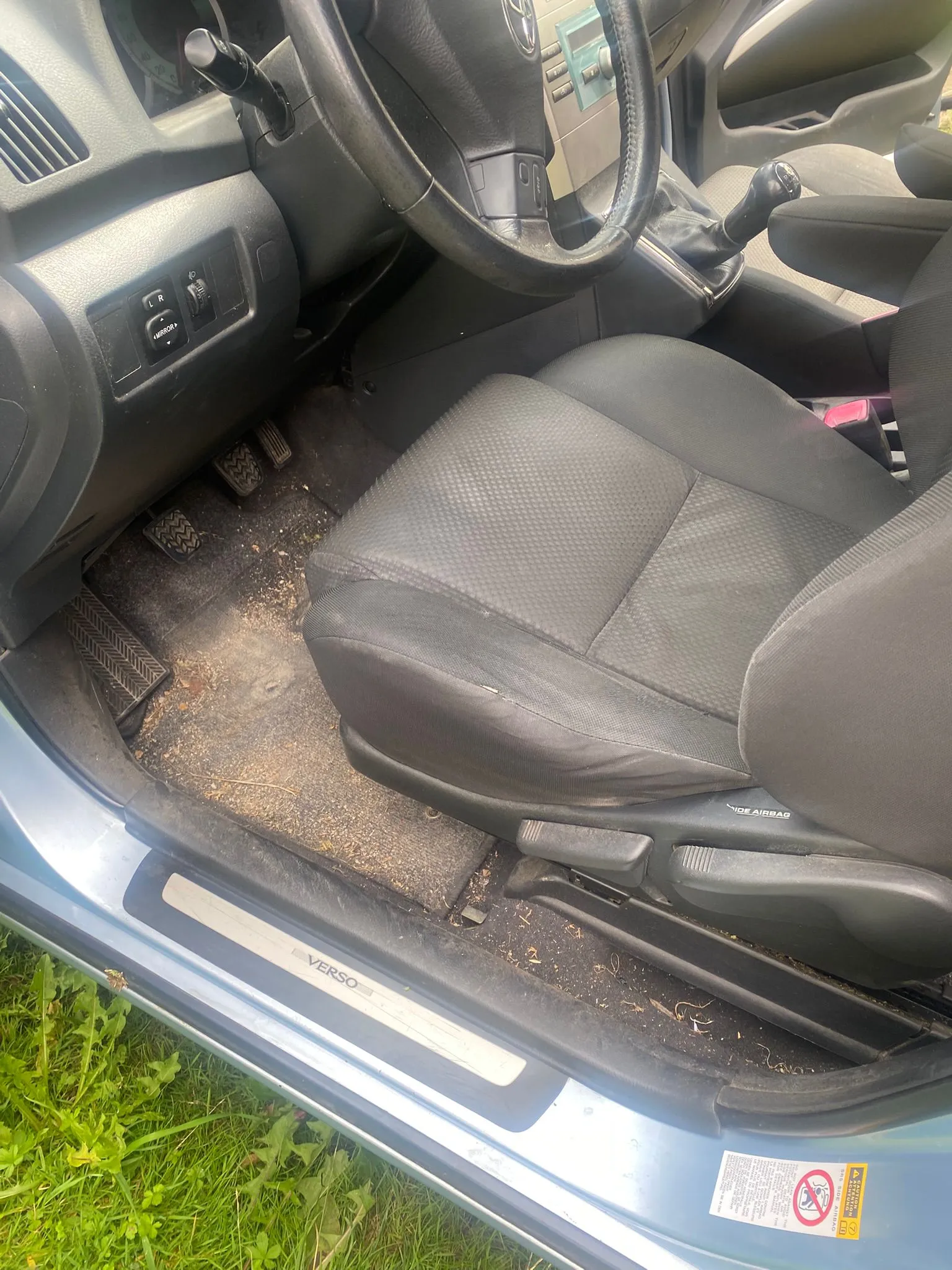 Toyota Verso : avant nettoyage par Letzy Clean